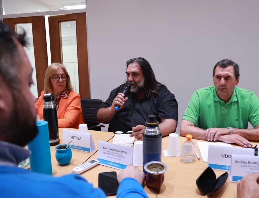 Los gremios docentes de la Provincia rechazaron la propuesta salarial y se pasó a un cuarto intermedio para el martes