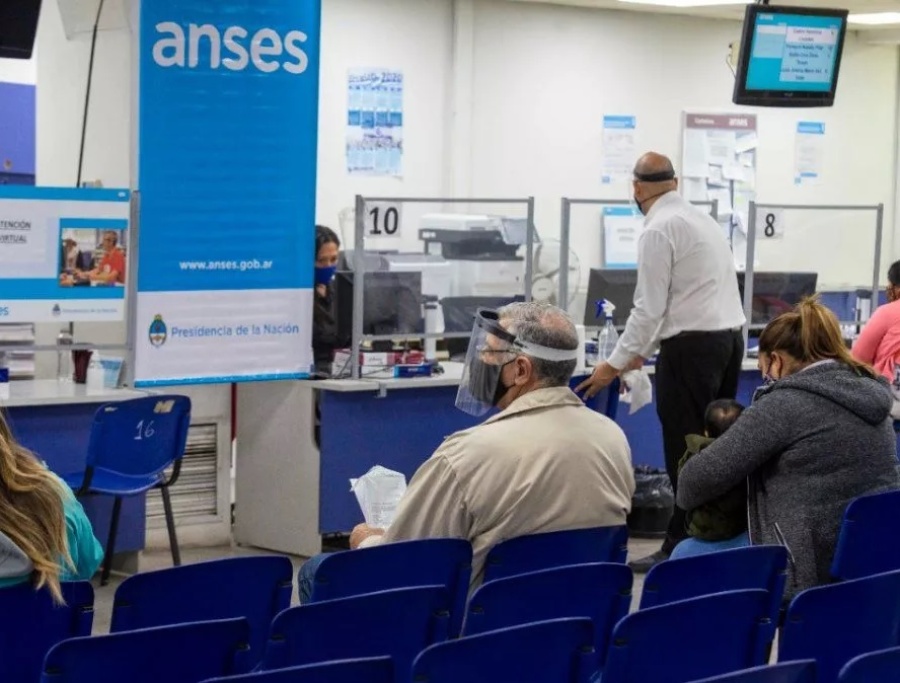 Calendario de ANSES: quiénes cobran este viernes las jubilaciones, AUH, asignaciones y el programa Alimentar