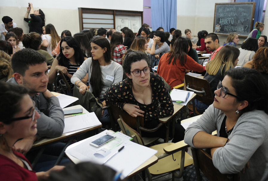 Los gremios universitarios lanzaron un paro de 48 horas por la fuerte caída en el salario