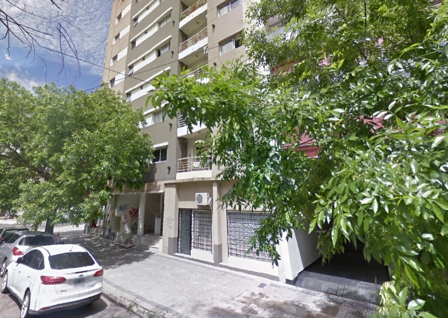 Un ”hombre araña” causó estragos en dos departamentos de un edificio del centro de La Plata: creen que tiene un cómplice