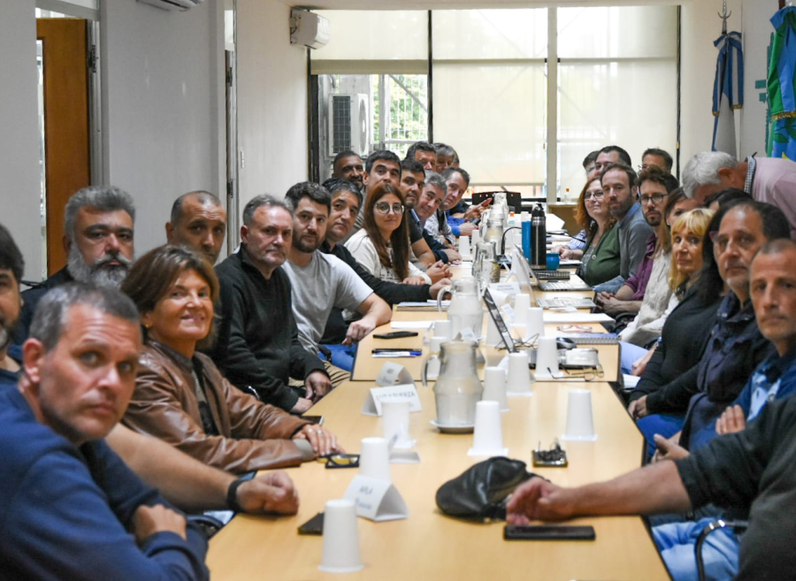 Kicillof convocó a los estatales a retomar las negociaciones salariales luego de confirmar el pago del aguinaldo