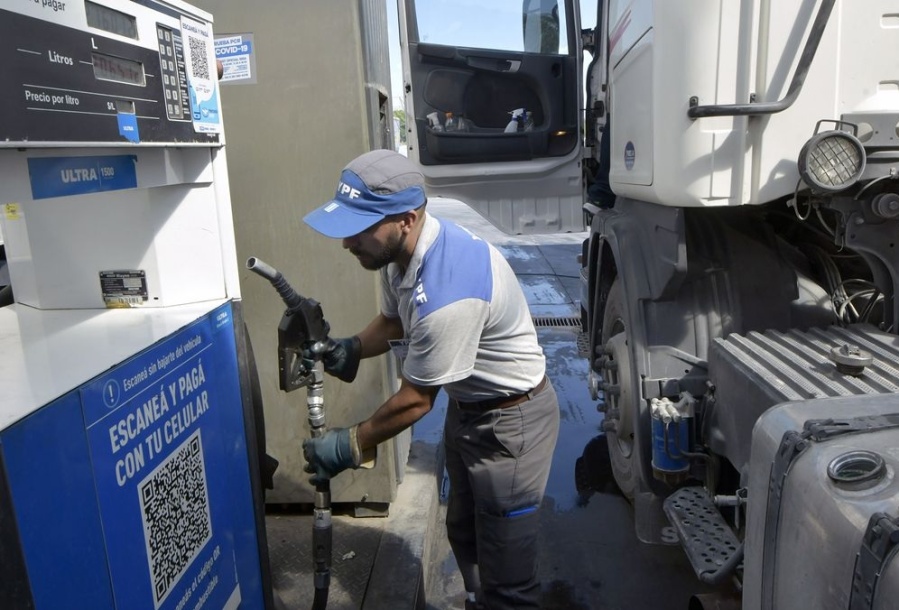 YPF importará 10 barcos con un total de casi 500.000 metros cúbicos de gasoil