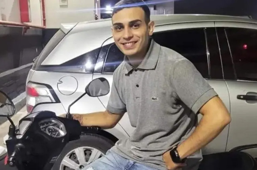 Evolucionó el estado del joven brutalmente golpeado en Plaza Moreno y su familia pide cadenas de oración