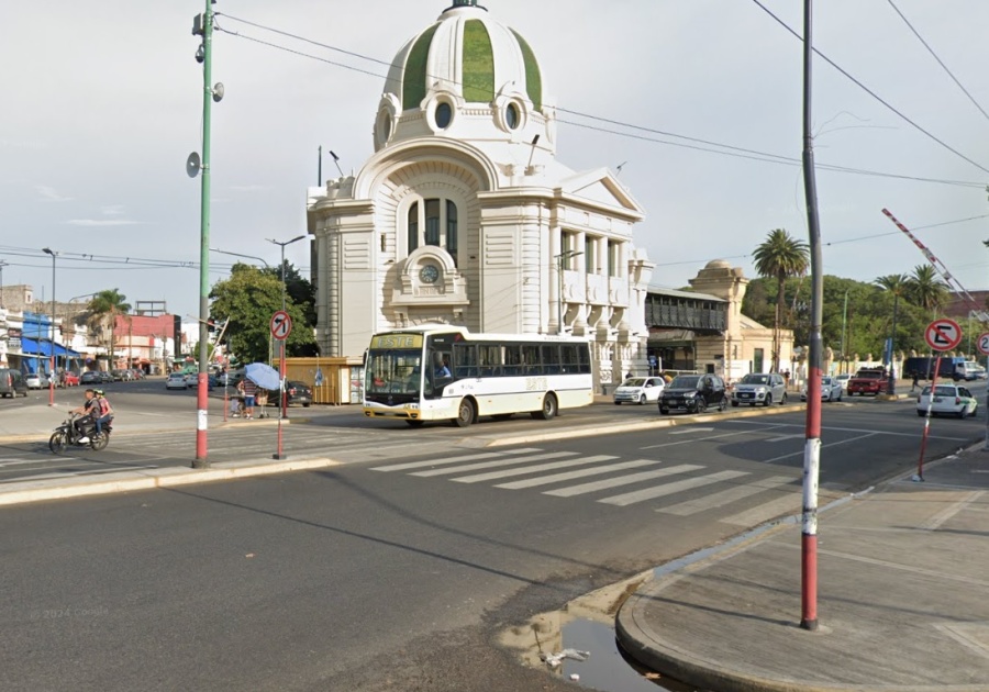 Amenazaron de muerte a un joven en 1 y 44 y escaparon a contramano