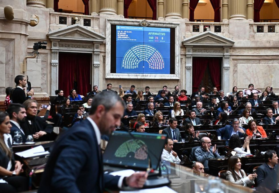 Diputados dio media sanción a una nueva fórmula jubilatoria con una recomposición adicional del 8% por enero