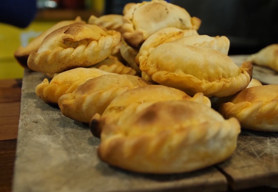 Las polémicas empanadas tucumanas que son furor en Brasil: ”Yo le decía que era un asco pero me insistió mucho”