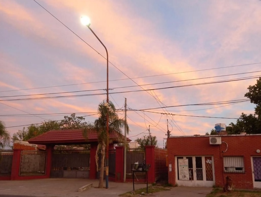 En 49 y 140 reclamaron por una luz que está prendida las 24 horas del día