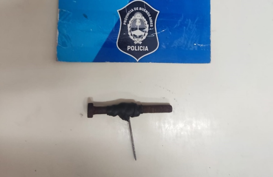 Dos menores robaron un almacén en La Plata y amenazaron a la empleada con un elemento punzante