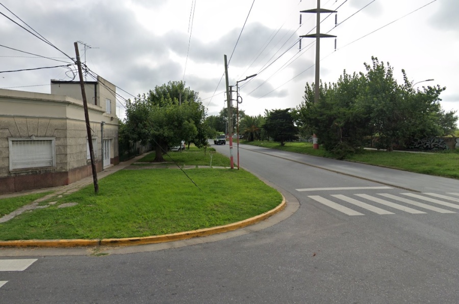 Un matrimonio platense escuchó ruidos extraños y ya tenían a cinco encapuchados en su casa