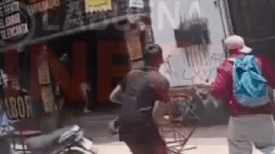 Feroz pelea entre jóvenes en un local de empanadas del centro platense