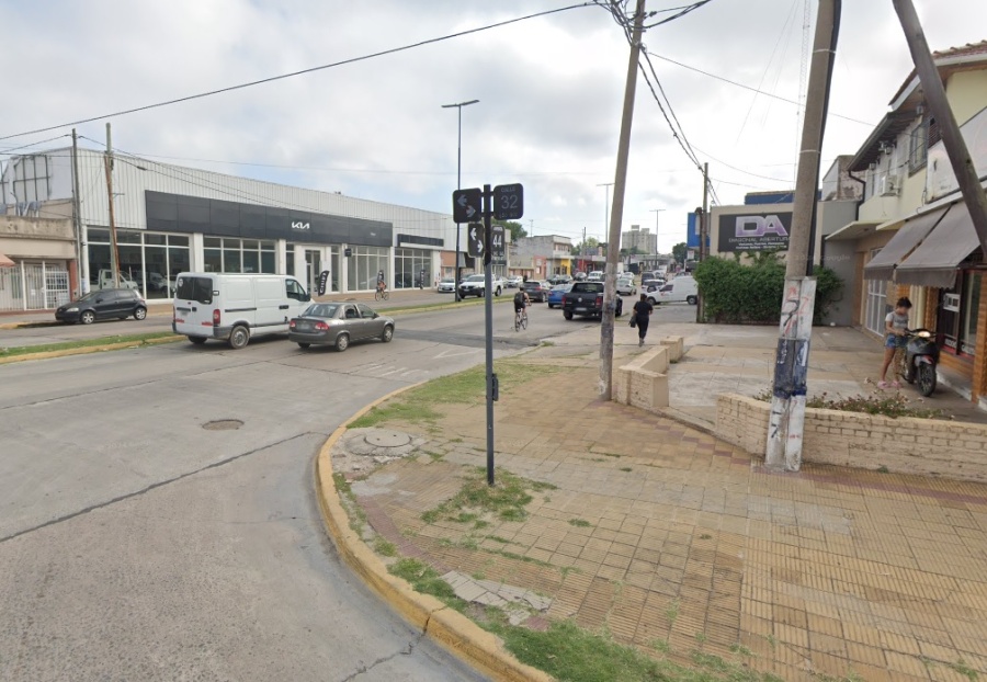 Un ladrón sorprendió a una vecina mientras dormía en paños menores en una casa de La Plata: estaba encapuchado y armado