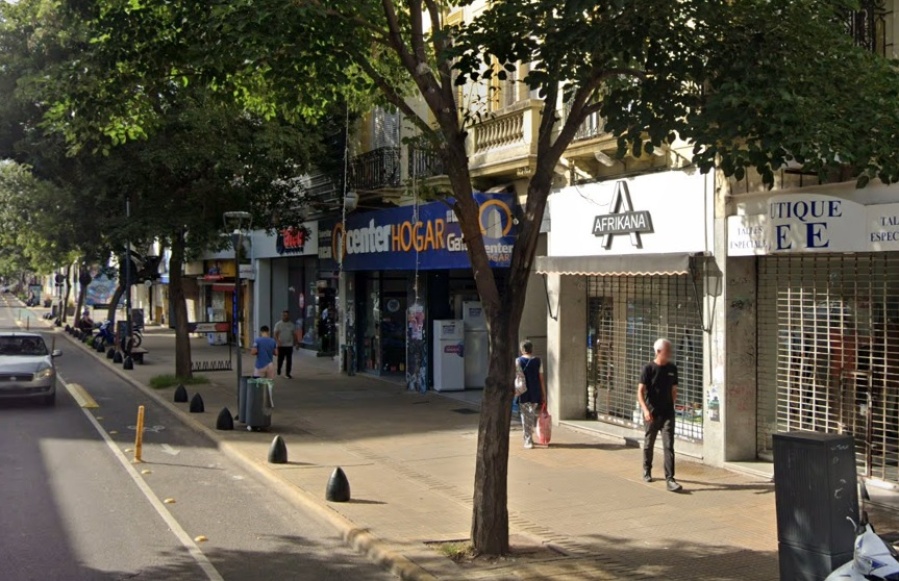 Ladrones arrasaron con un local del centro comercial de calle 12 y huyeron con 20 celulares