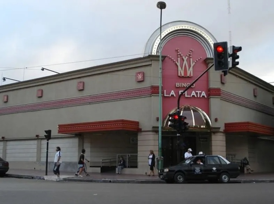 Arrestaron a dos sujetos en la puerta del Bingo de La Plata por pedir dinero de forma amenazante