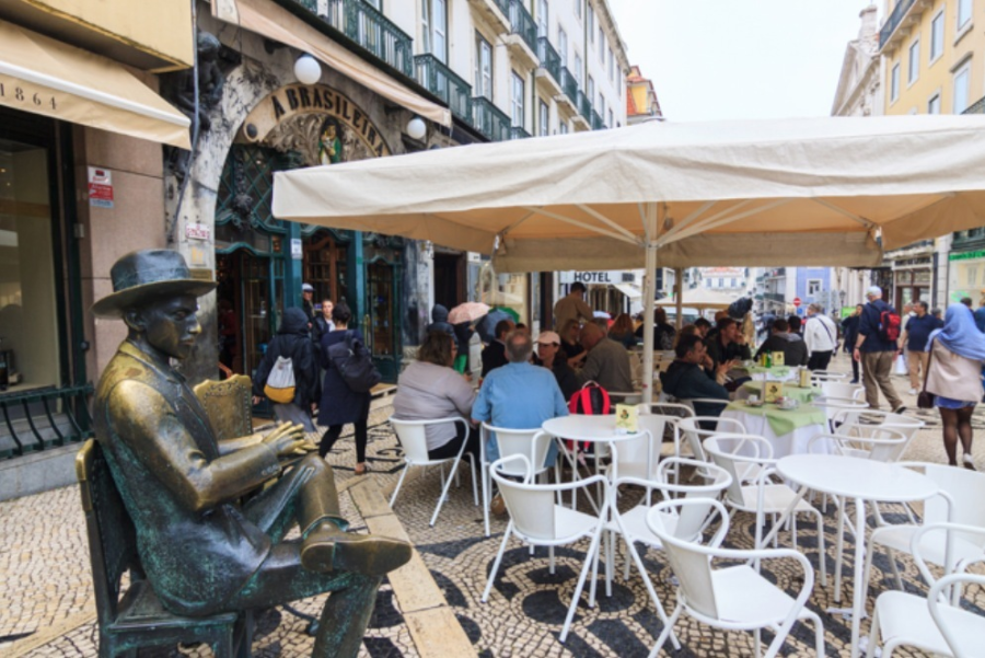 Estalló la polémica en Lisboa: turistas creen que hay ”códigos secretos” para que los residentes paguen menos en restaurantes