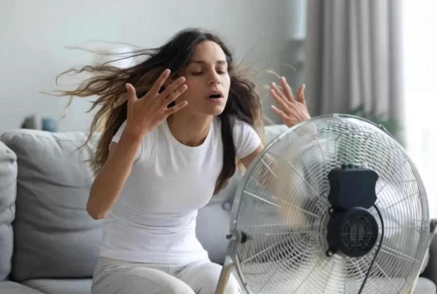 Expertos revelan si es preferible el ventilador o el aire acondicionado para luchar contra el calor