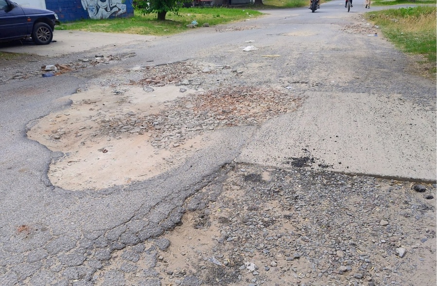 Vecinos de El Retiro pidieron el arreglo urgente de las calles con grandes baches