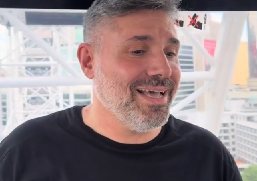 ”Me quiero bajar”: la desesperación de un papá que quería abandonar ”la vuelta al mundo” y se volvió viral