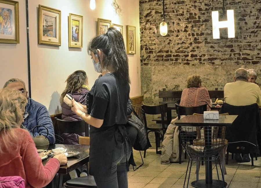 Se oficializó la suba adelantada del Salario Mínimo, Vital y Móvil: superará los 45 mil pesos en junio