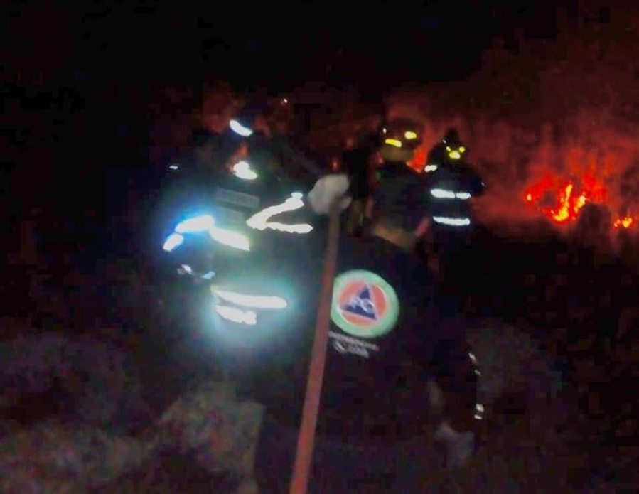 Fenomenal operativo en Villa Elvira por el incendio de pastizales: controlaron el fuego y fue clave una motoniveladora