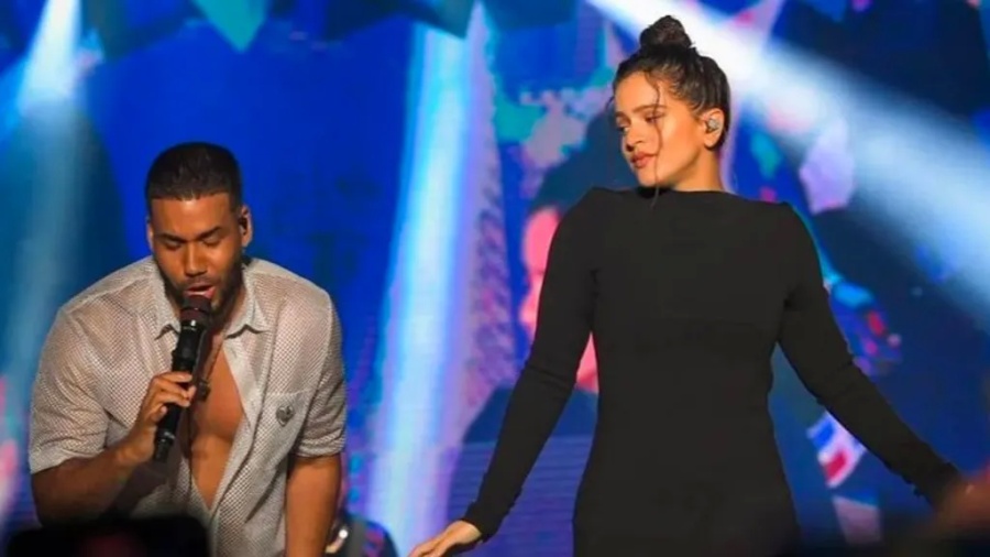 Romeo Santos y Rosalía nos presentan ”El pañuelo”
