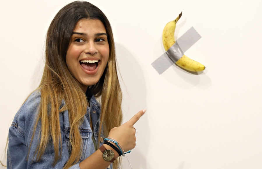 Habló el creador de la banana en la pared subastada en 6,2 millones de dólares: ”Es una risa contra un sistema cansado”