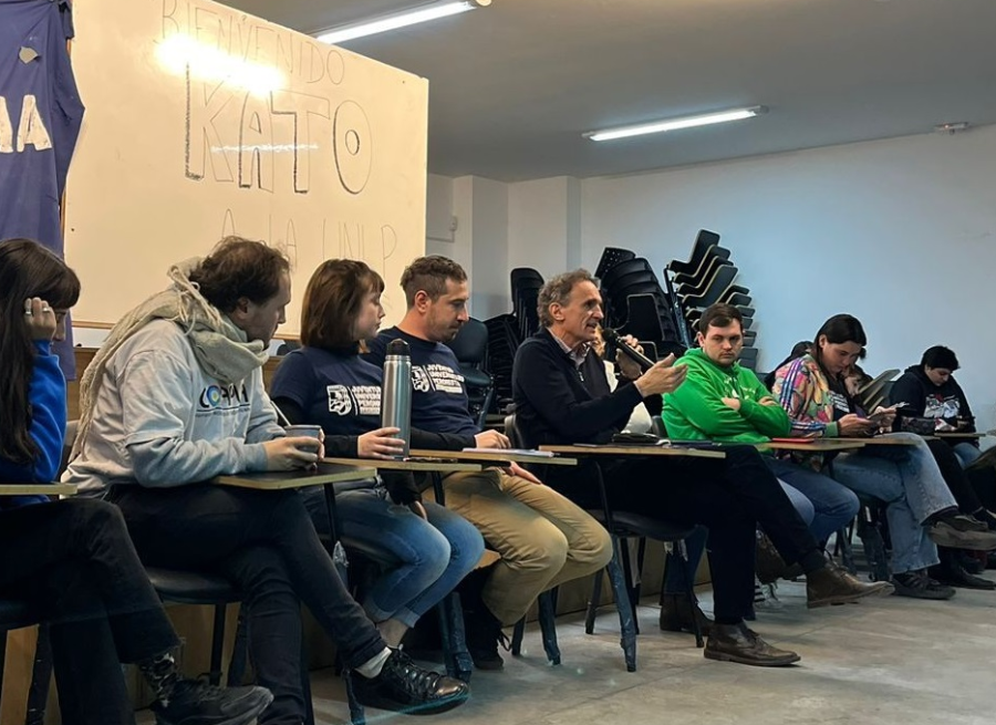 Katopodis en la Facultad de Humanidades de la UNLP: ”No podemos decir que todos los jóvenes bancan a Milei”