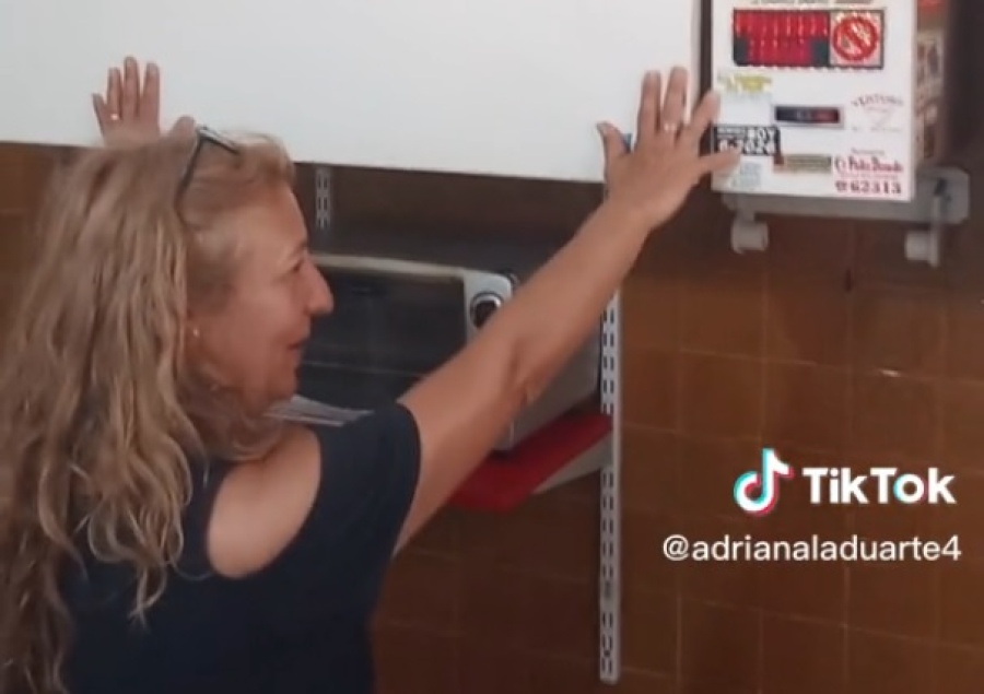 Alquiló un departamento en Villa Gesell y se topó con una ”heladera flotante” y dos sorpresivas camas que se hicieron virales