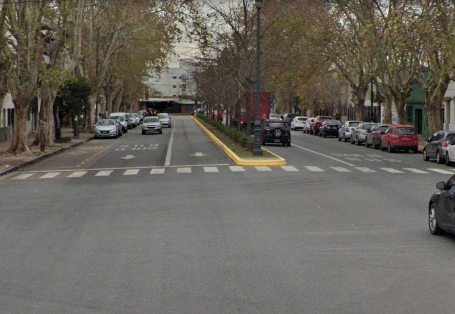 Terrible ataque piraña en Barrio Hipódromo: siete ladrones se abalanzaron contra un joven en plena calle