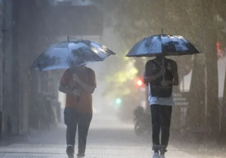 Villa Elvira fue el lugar con más caída de agua durante el lunes