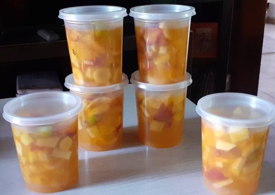 Le compraron tres ensaladas de frutas y quedó shockeada por la ”sorpresa” en el billete de 500 pesos: ”Vino con regalo”