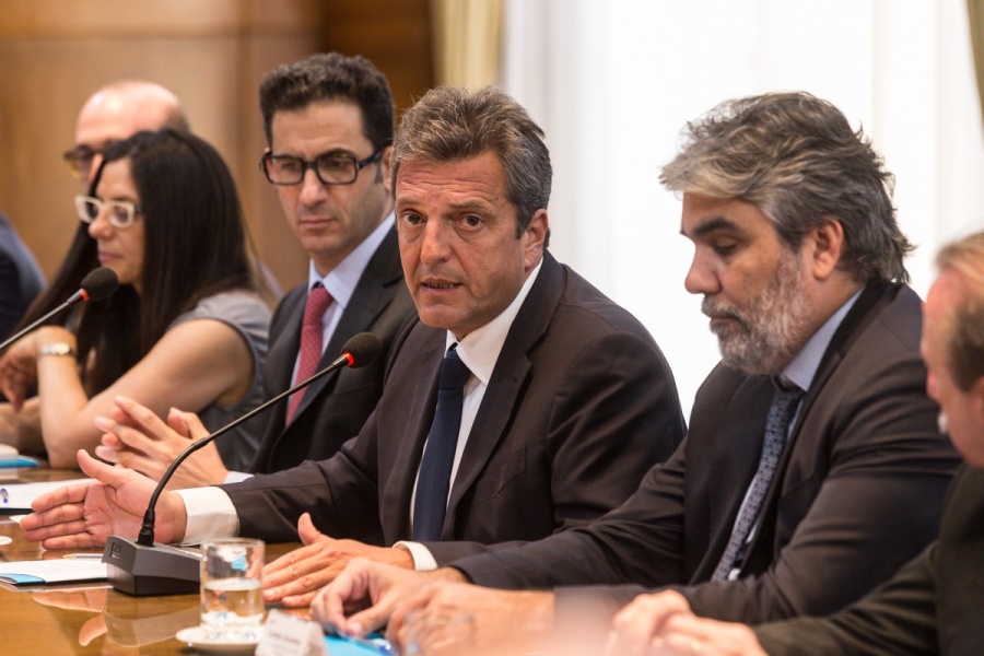 Tras una dura negociación, el Gobierno cerró un acuerdo de precios con con proveedores de aluminio, cartón y vidrio