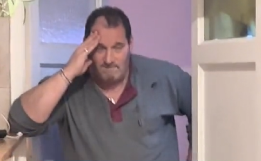 Le erró de peine, casi se queda pelado y su familia no podía parar de reírse: ”Que se vaya preparando”