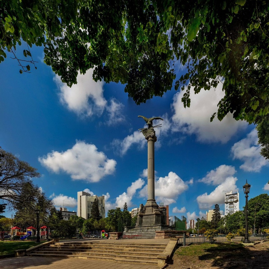 Quiso abusar de dos niños en Plaza Italia pero fue atrapado y quedó detenido
