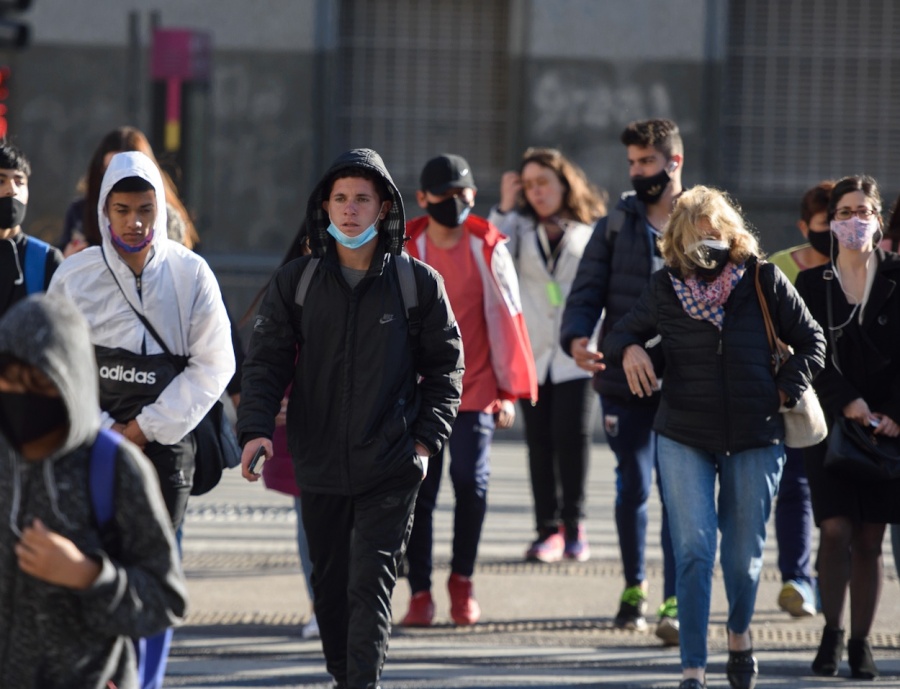 El Ministerio de Salud anunció que el barbijo dejará de ser obligatorio en todo el país