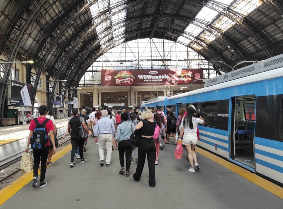 El Gobierno aclaró en qué momento pueden volver al trabajo los casos positivos y contactos estrechos