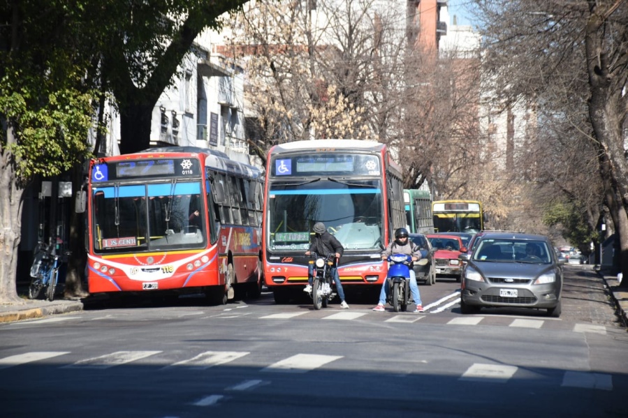 Boleto mínimo de 54 pesos, y de 24 con tarifa social: Provincia confirmó los valores de los micros en La Plata desde julio