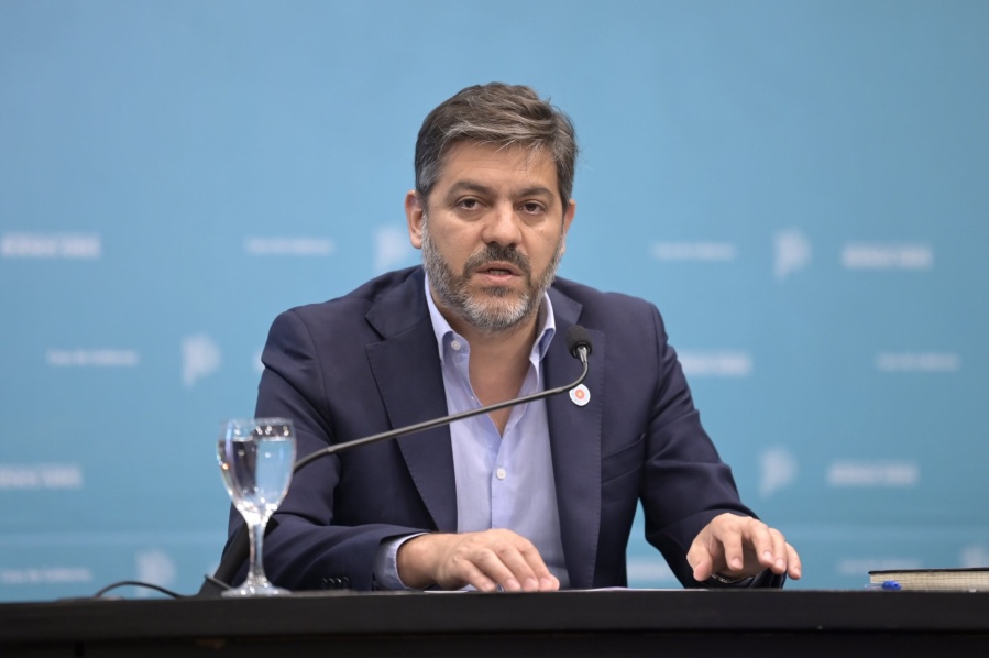 ”Los libros no muerden”: la disputa por el endeudamiento en la Provincia tuvo un nuevo round entre Bianco y los radicales