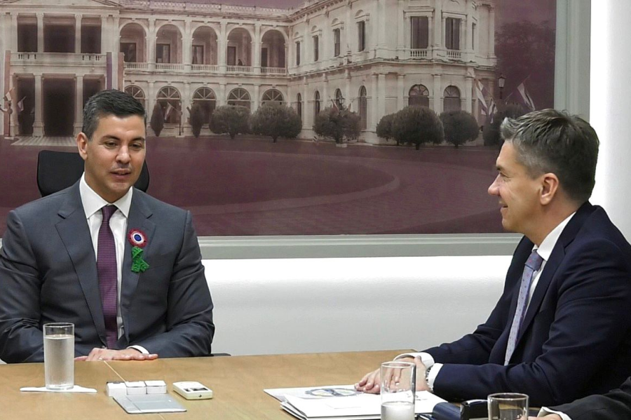 Destaparon la ola de viáticos en dólares que gastó el gobernador de Chaco para hacer una invitación al Presidente de Paraguay