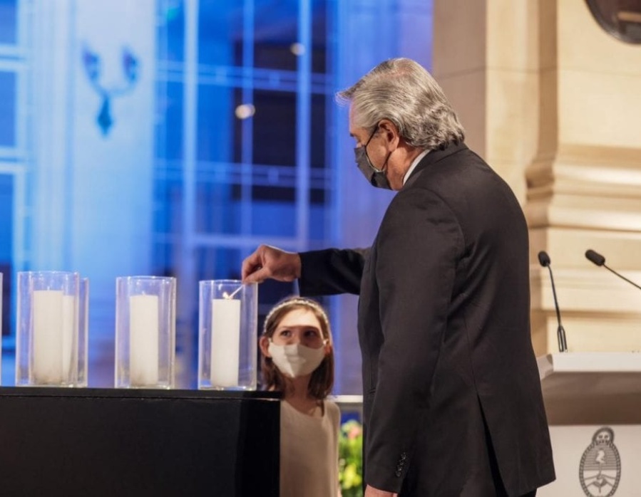 El Gobierno decretó 5 días de duelo nacional por los 100.000 muertos por Coronavirus