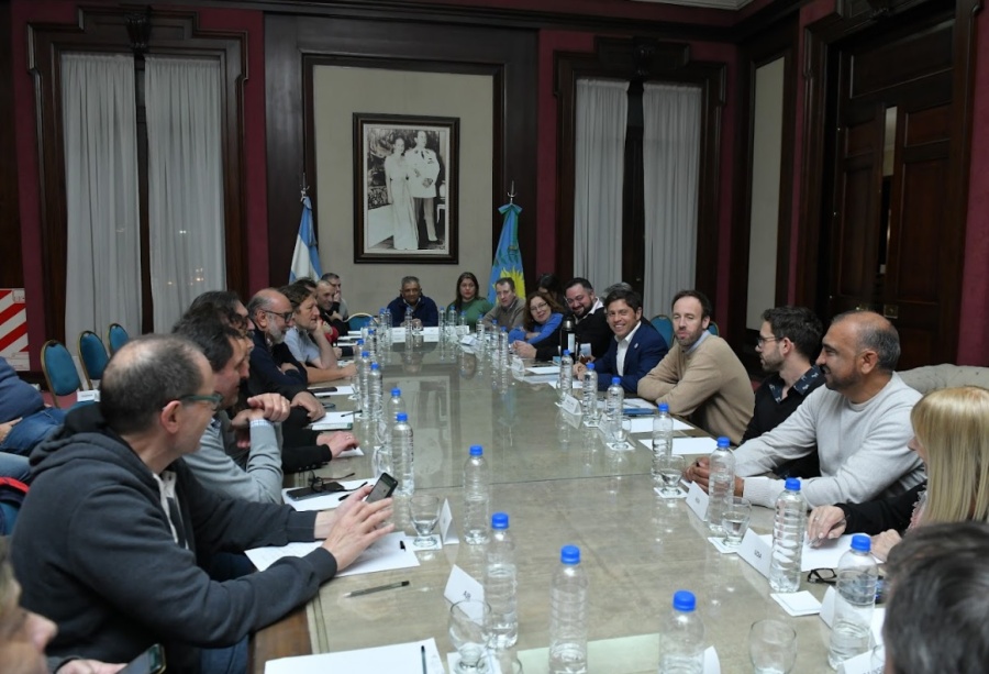 Los gremios celebraron el aumento y el bono de 30 mil pesos acordado con Kicillof, y pidieron un mayor control de precios