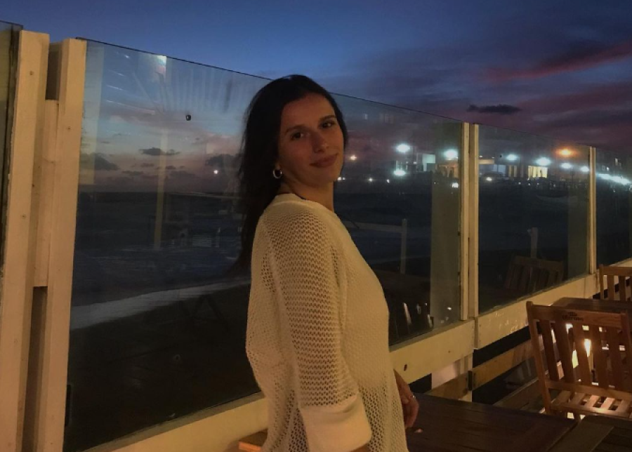 Su novio le regala libros con dedicatorias de puño y letra y una de ellas se volvió viral en las redes sociales: ”Me muero”