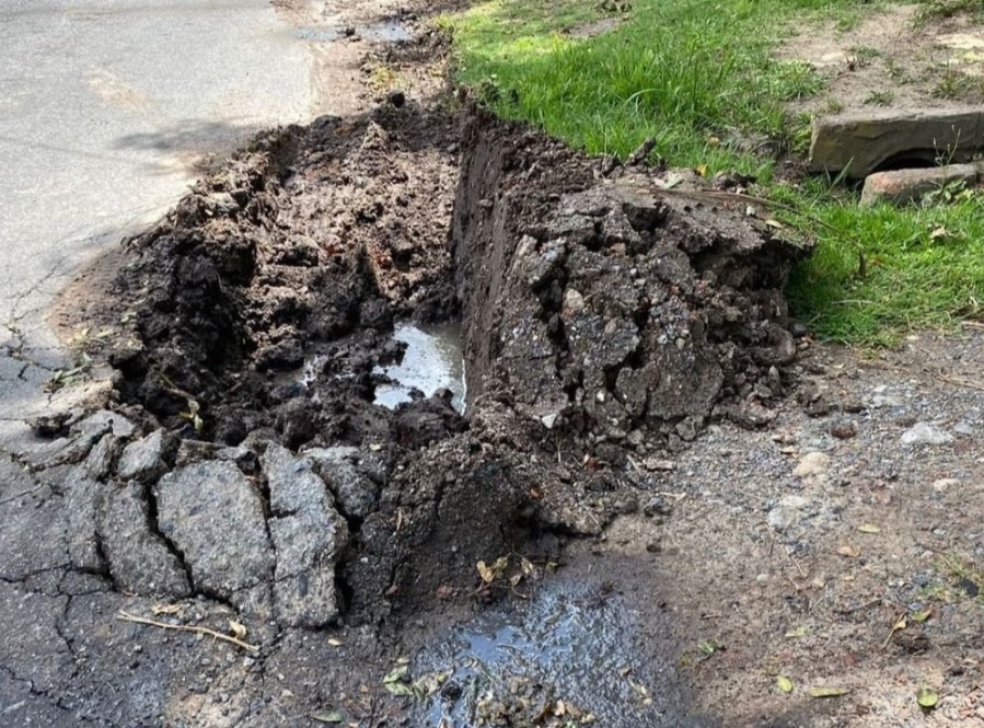 Vecinos de Gonnet reclamaron la destrucción de una calle en la zona de 23 y 506