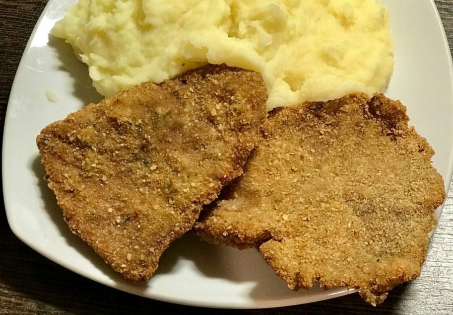 Liquidó a las milanesas con puré, también se burló del asado argentino y explotó la polémica: ”Muertos de hambre”