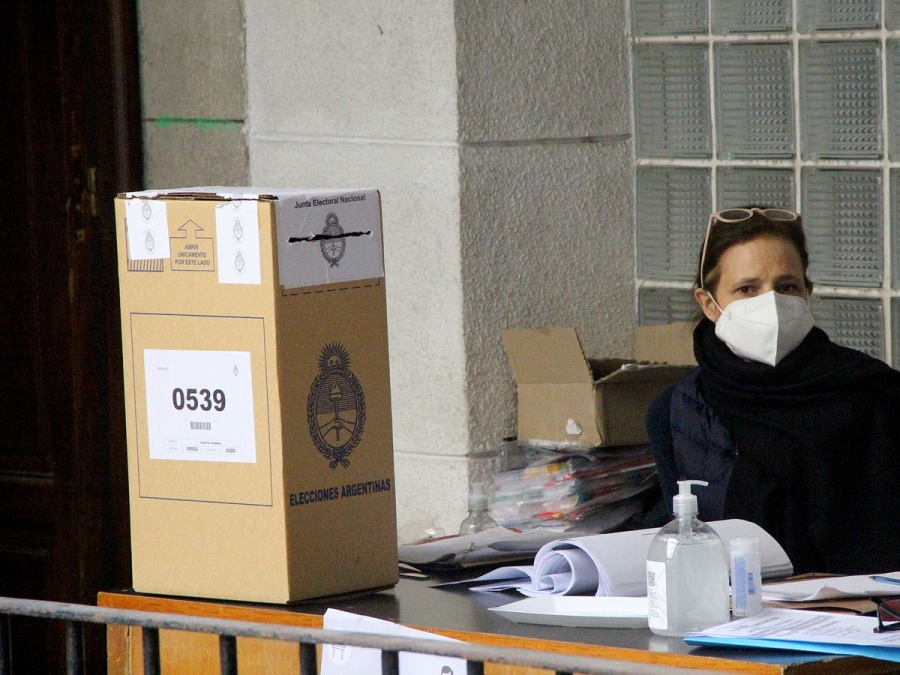 Aumentarán los viáticos para las autoridades de mesa de cara al 14 de noviembre: cobrarán 1.000 pesos más