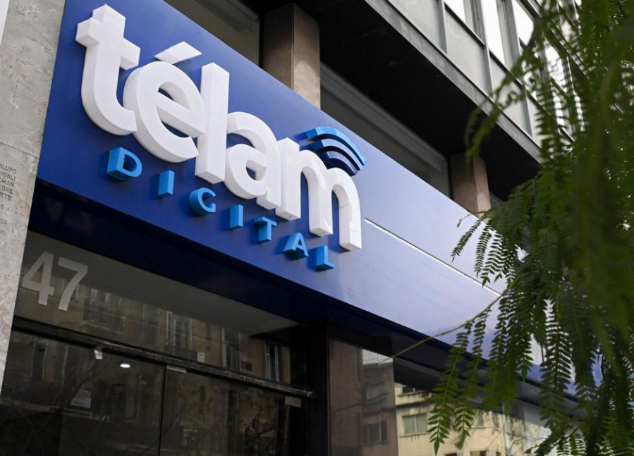 Cerraron Télam y 700 familias quedaron en la calle: los empleados ya recibieron la notificación de ”dispensa laboral”