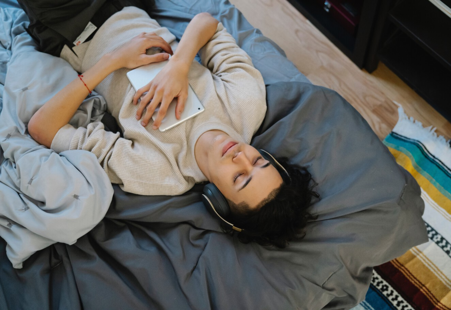 ¿Cuál es el efecto en nuestro cuerpo de dormir con música relajante?