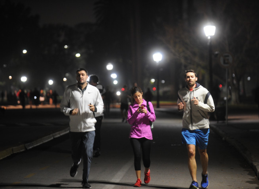 Un estudio reveló si sirve hacer ejercicio físico solo el fin de semana