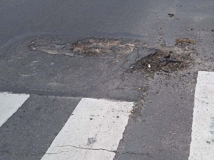 Reclaman por el mal estado del asfalto en 7 y 46