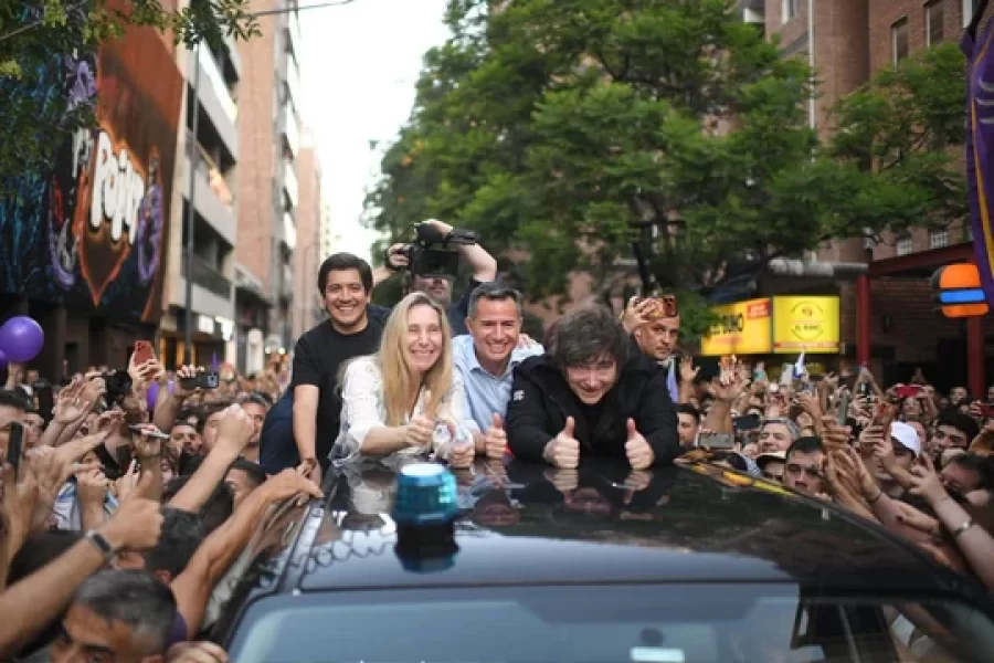 Milei en el ”Tour de la Gratitud”: multitudinaria caravana libertaria en Córdoba