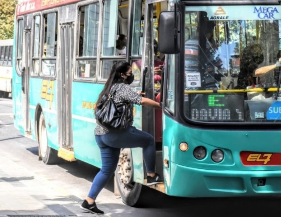 Habrá micros y trenes gratuitos en todo el país durante el domingo